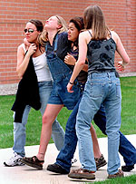 Sobreviventes da Columbine School (fonte: revista Time)