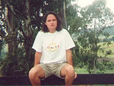 Eu, cabeludo, na fazenda Lagoa Seca, quando era um mero guitarrista, escritor de dirios (1991)