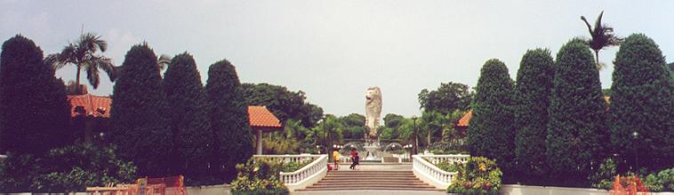 O Merlion (no centro), em Sentosa